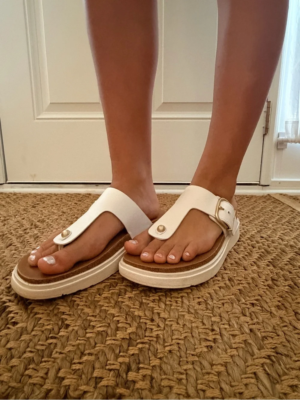 FitFlop Women's Gen-FF Buckle Leather Toe-Post Sandals white size 9